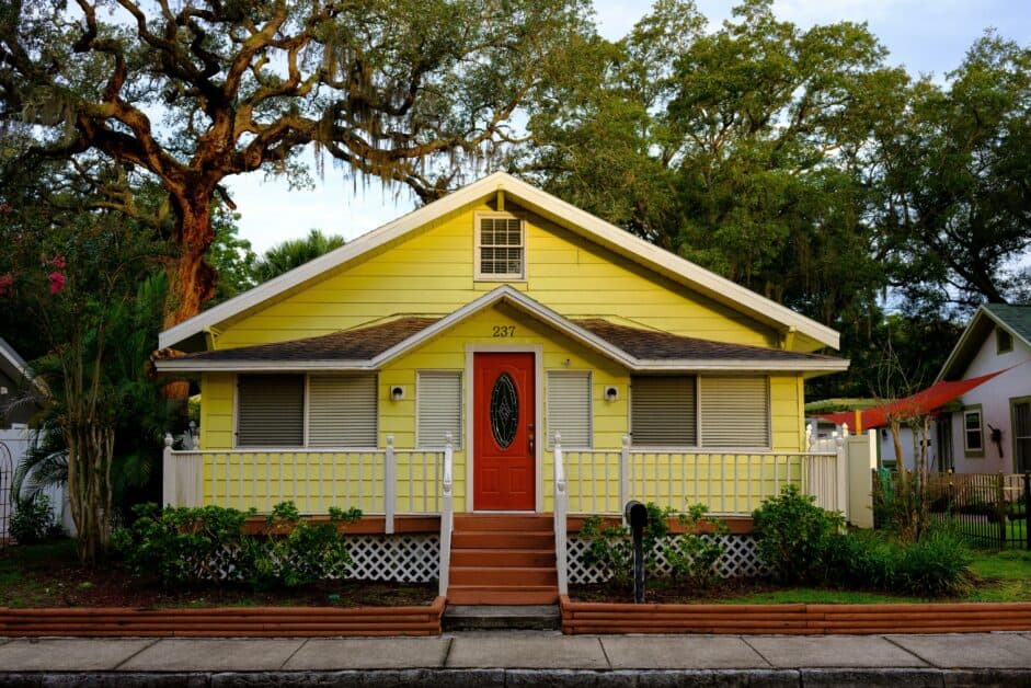 yellow-house-in-florida